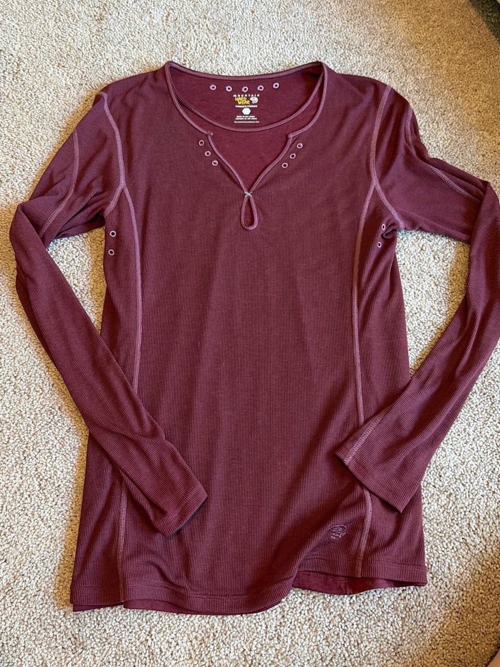 Mountain Hardwear Women's Long Sleeve Top Size L Athletic Casual Wear Wine